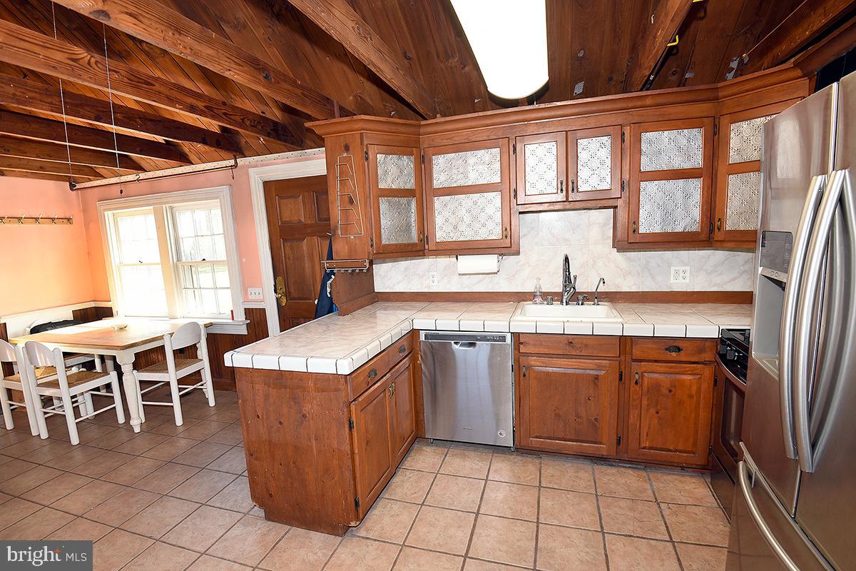 11889 Mill Run Road Newburg, MD 20664 - Photo 12 of 46 Kitchen.