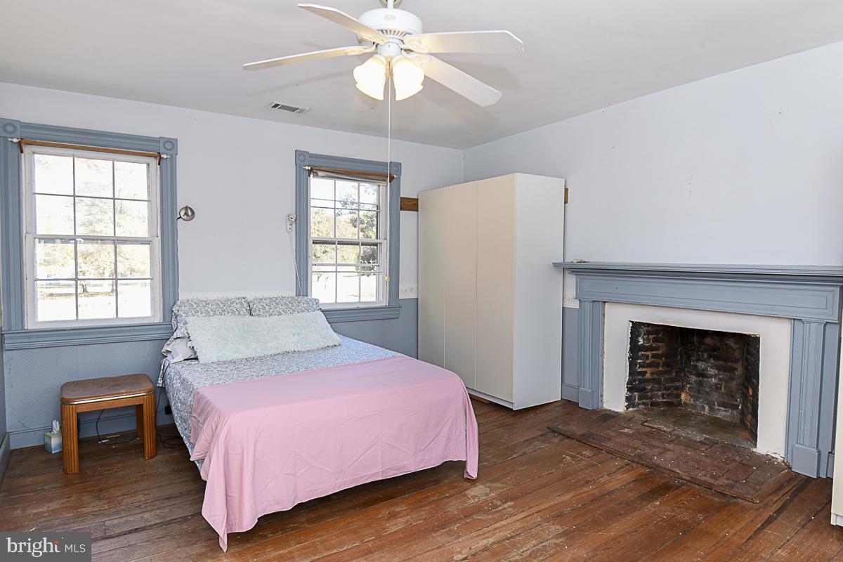 11889 Mill Run Road Newburg, MD 20664 - Photo 28 of 46 Second floor bedroom 1. Great views from windows.