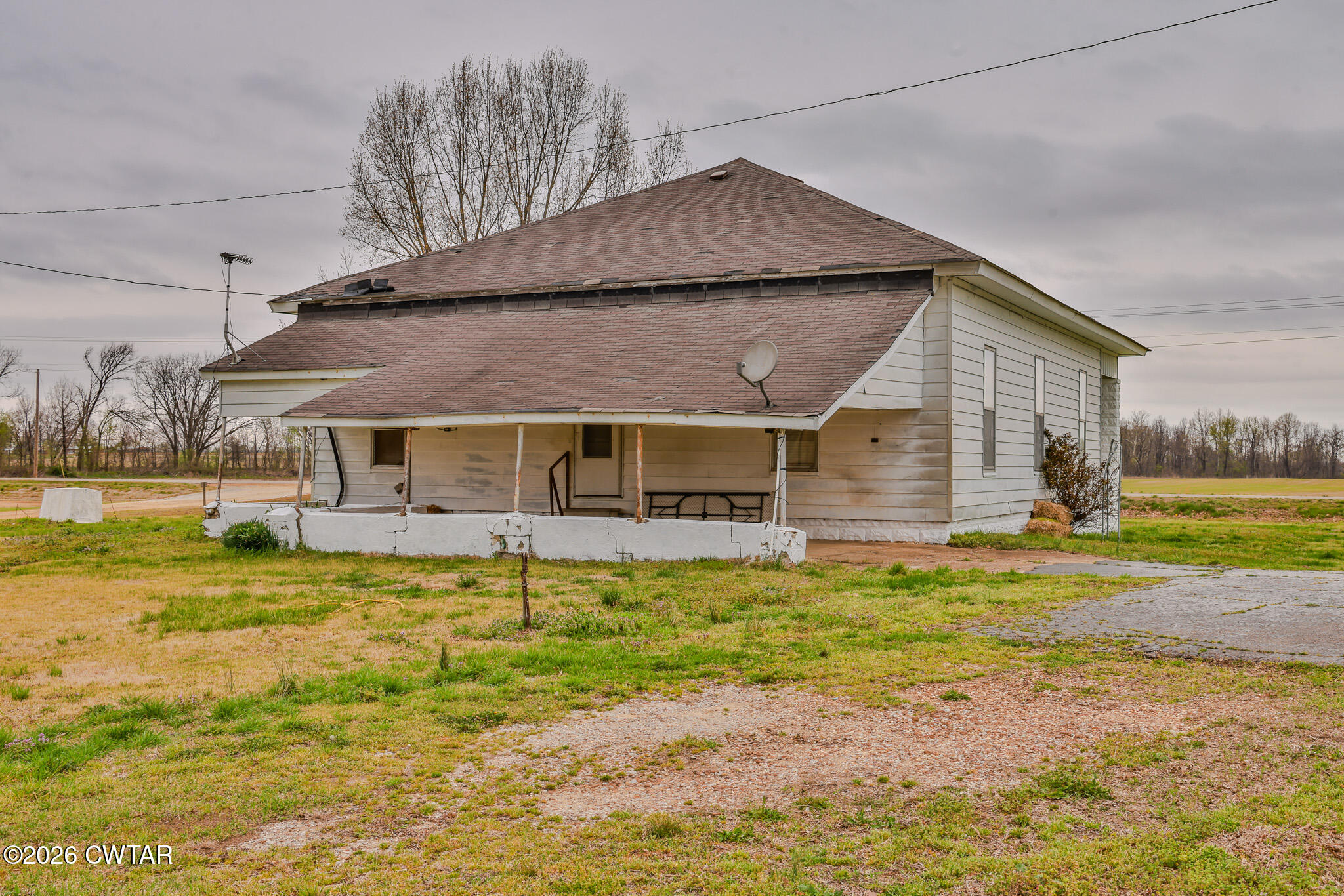 76 New Bethlehem Road Dyer, TN 38330 - Photo 11 of 39 a view of a house with a swimming pool