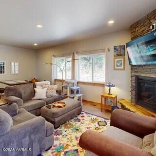 16331 Hiway 410 Road Naches, WA 98937 - Photo 6 of 28 1Y6g3WASRRb-Living_Room