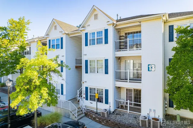 $415,000 | 1326 Waterford Drive, Edison, NJ 08817