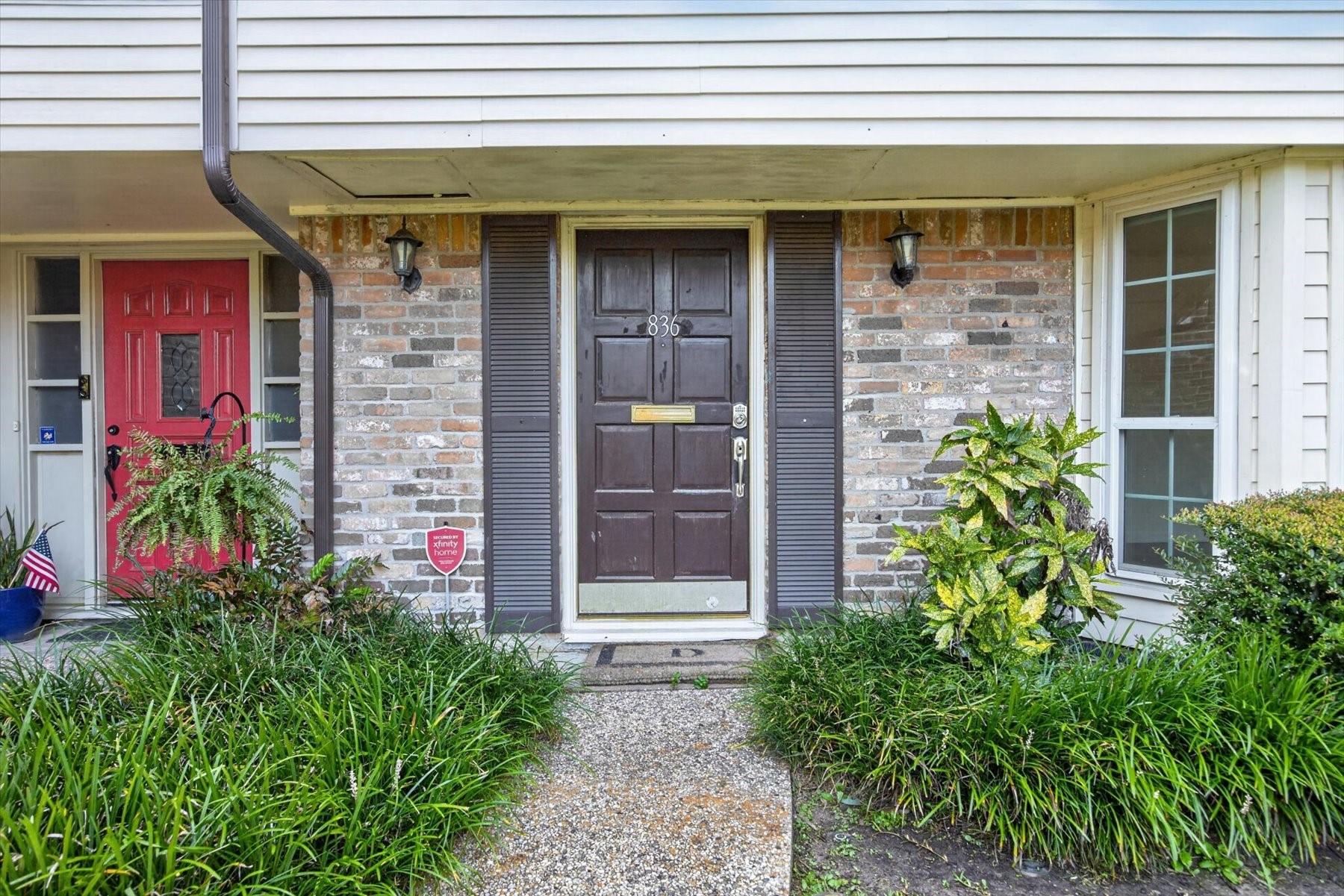 836 Wax Myrtle Lane Houston, TX 77079 - Photo 2 of 17