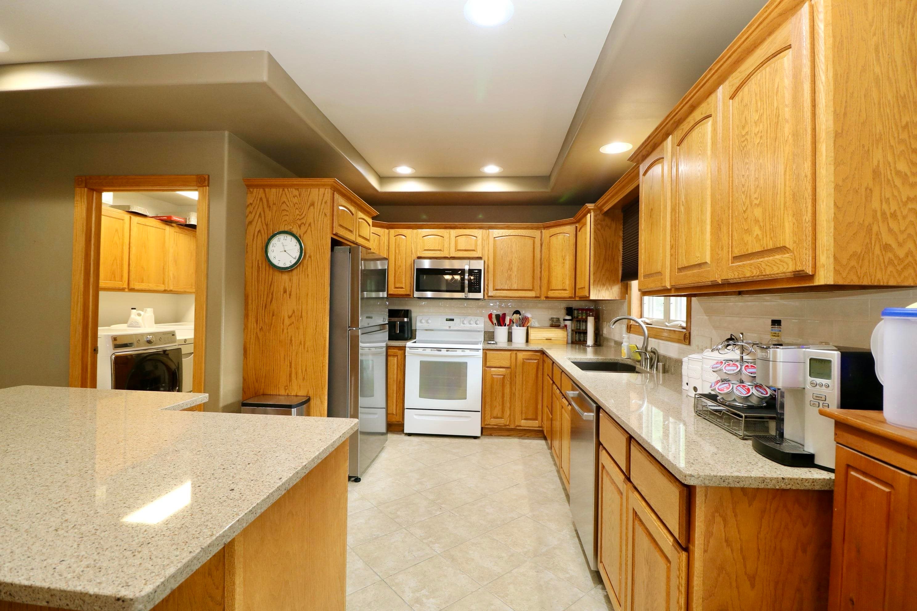 2463 Amber Ridge Drive Dubuque, IA 52002 - Photo 6 of 28 Gallery Image 6