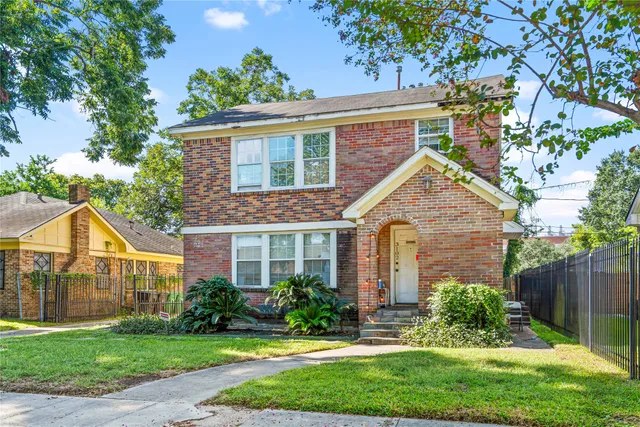 a view of a house with a yard and plants