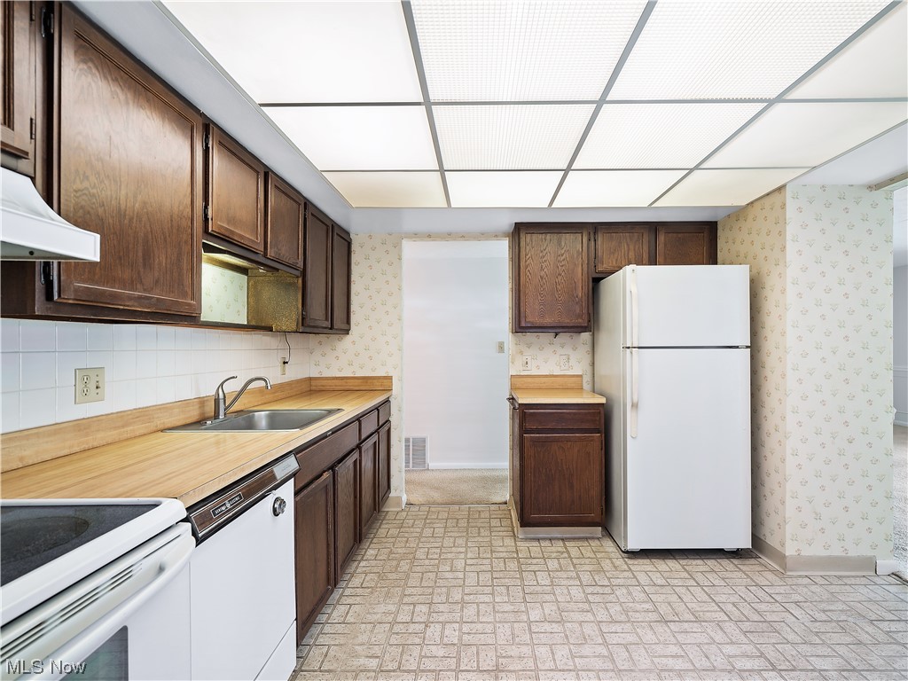 22946 Mastick Road, Unit 101 Cleveland, OH 44126 - Photo 14 of 34