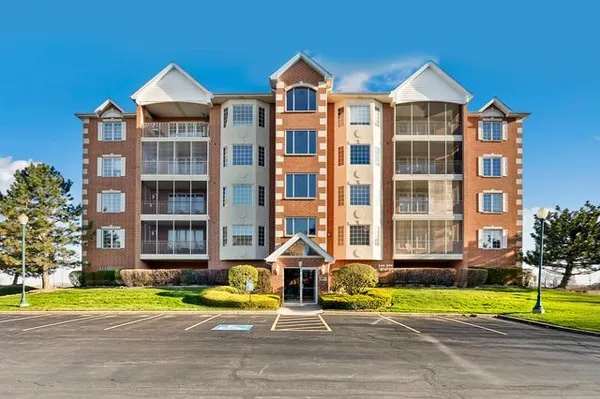 $275,000 | 7904 Trinity Circle, Unit 2SE, Tinley Park, IL 60487