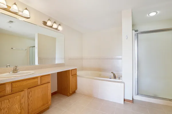 $275,000 | 7904 Trinity Circle, Unit 2SE, Tinley Park, IL 60487