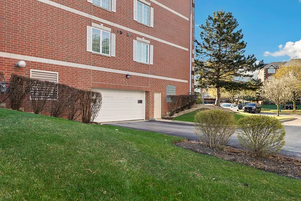$275,000 | 7904 Trinity Circle, Unit 2SE, Tinley Park, IL 60487
