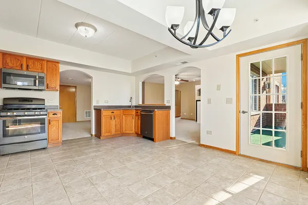 $275,000 | 7904 Trinity Circle, Unit 2SE, Tinley Park, IL 60487