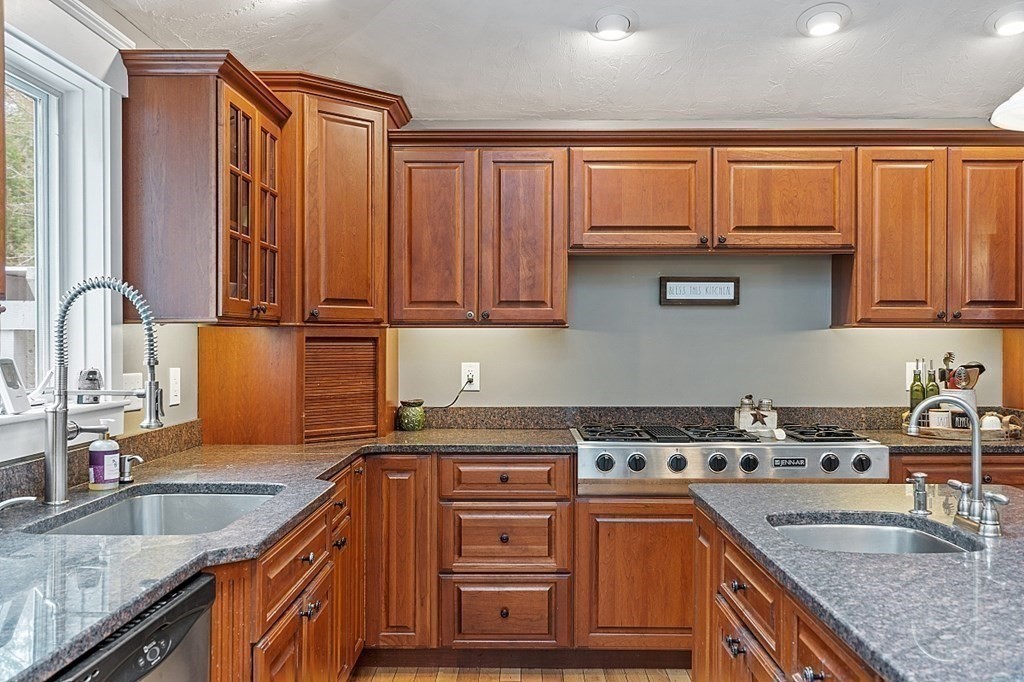 18 Shirley Road Townsend, MA 01469 - Photo 7 of 42
