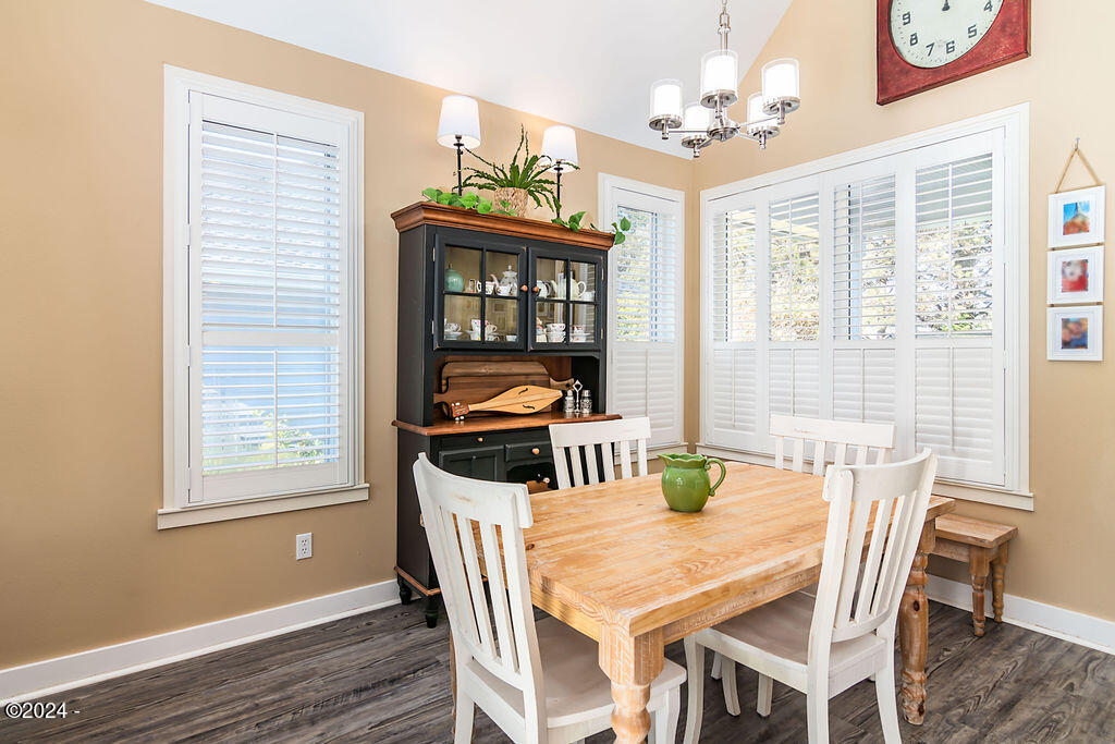 230 Southwest 61 Street Newport, OR 97366 - Photo 10 of 43 230SW61stSt-web-10