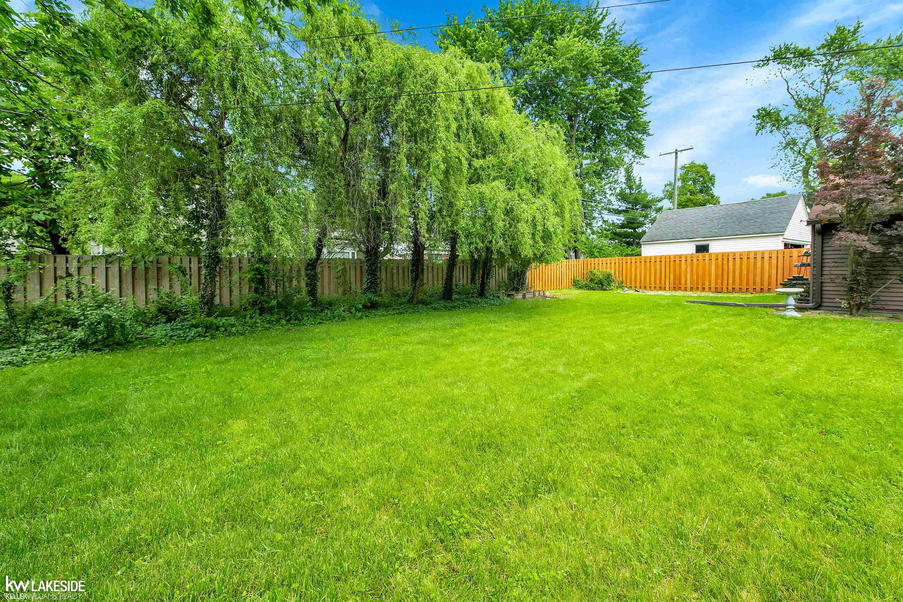 966 Hawthorne Road Grosse Pointe Woods, MI 48236 - Photo 7 of 24