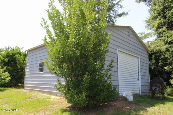 $205,000 | 2100 3rd Avenue, Sneads, FL 32460