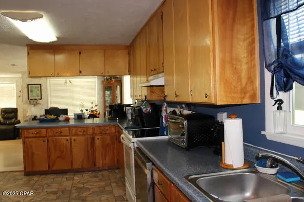 $205,000 | 2100 3rd Avenue, Sneads, FL 32460