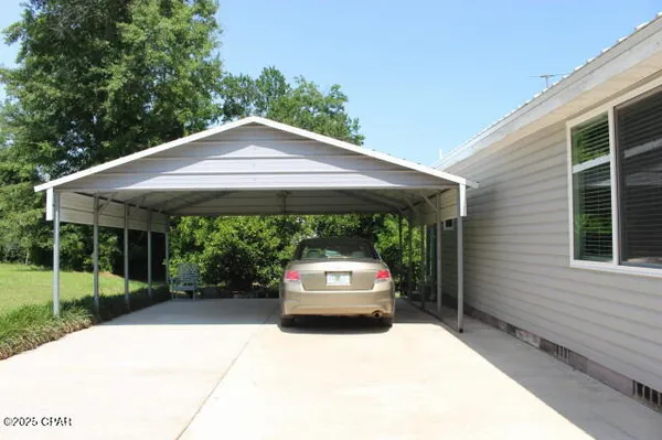 $205,000 | 2100 3rd Avenue, Sneads, FL 32460