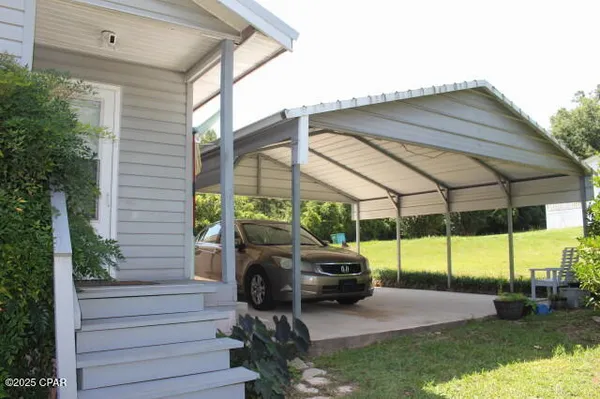 $205,000 | 2100 3rd Avenue, Sneads, FL 32460