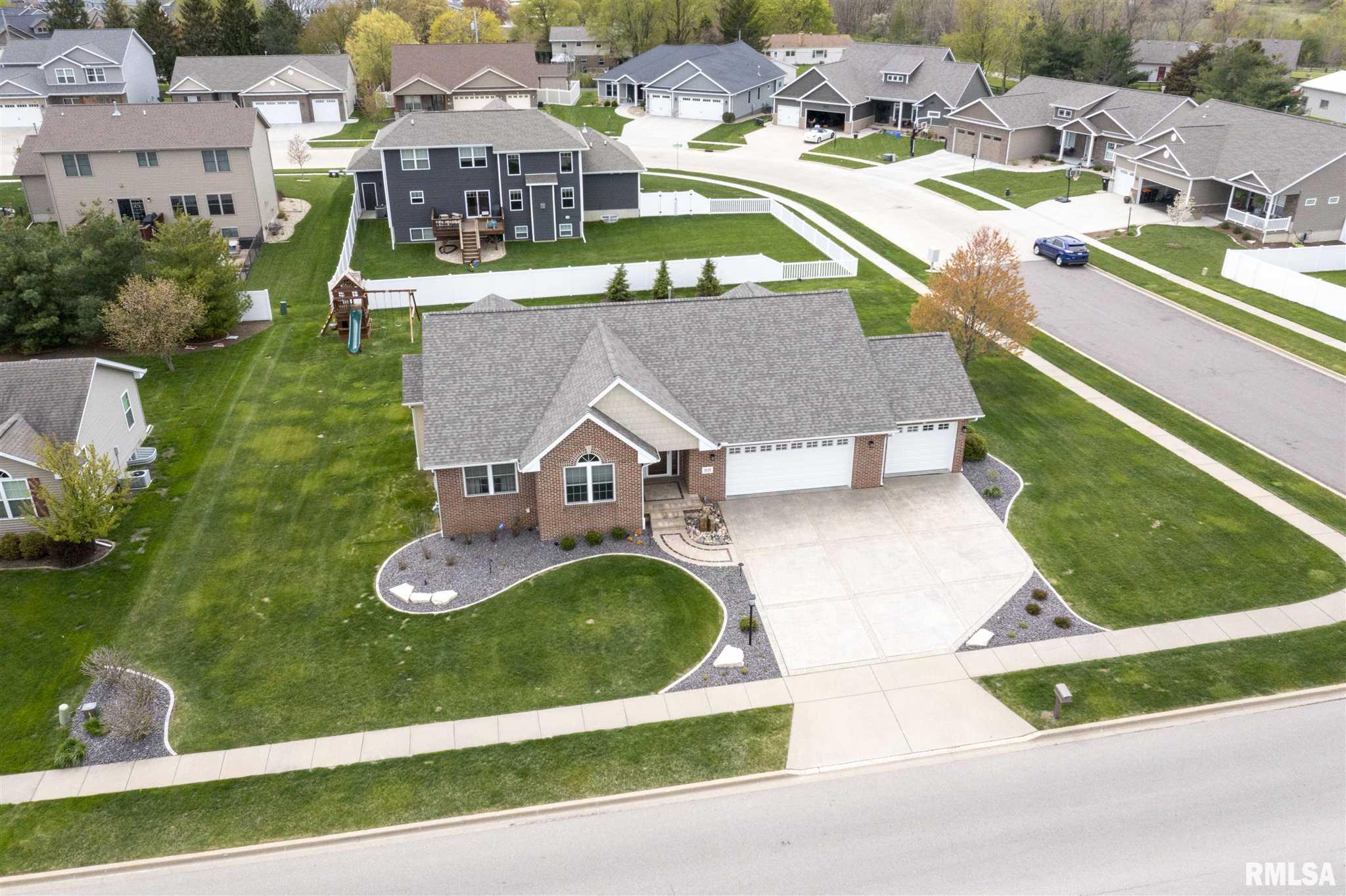 1640 Kingsbury Road Washington, IL 61571 - Photo 4 of 50 Gallery Image 4