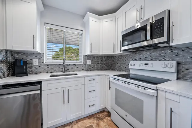 $3,100 | 6 Garden Street, Unit 205P, Tequesta, FL 33469