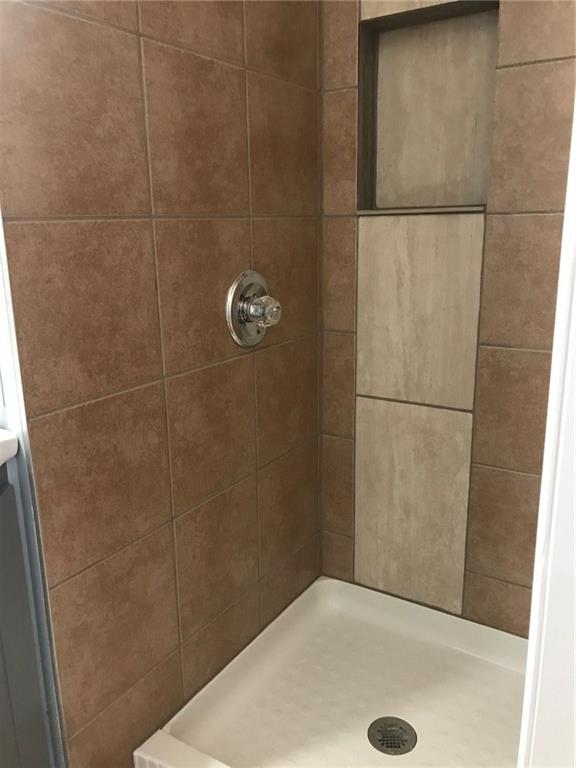 335 Patterson Road Columbus, IN 47203 - Photo 7 of 18 Gallery Image 7