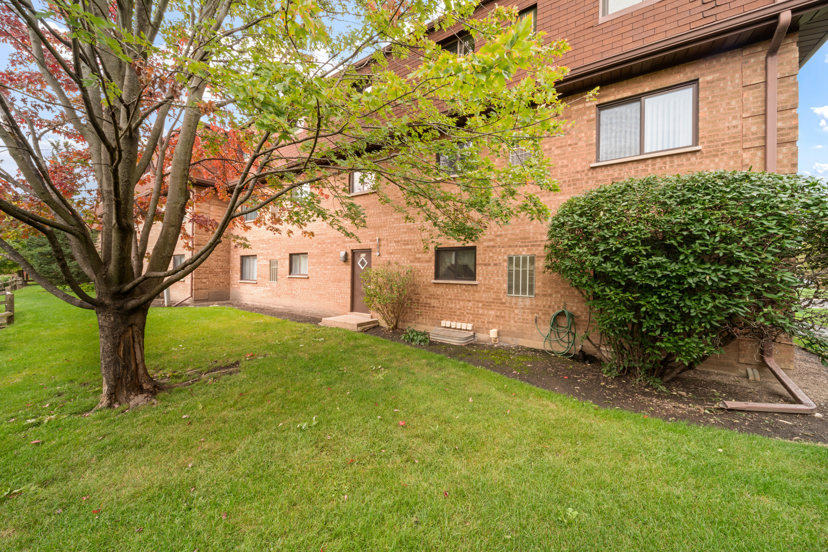622 Cobblestone Circle, Unit C Glenview, IL 60025 - Photo 16 of 20 a view of a house with a large tree