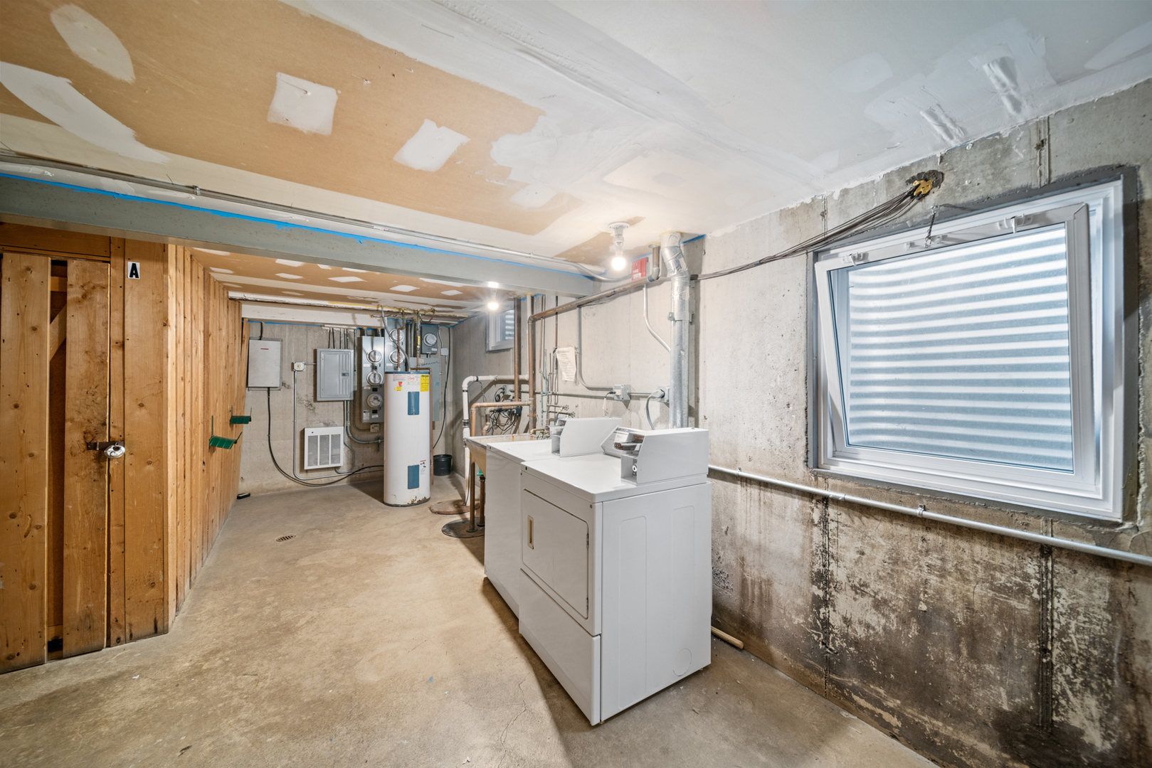 622 Cobblestone Circle, Unit C Glenview, IL 60025 - Photo 17 of 20 a view of a storage & utility room