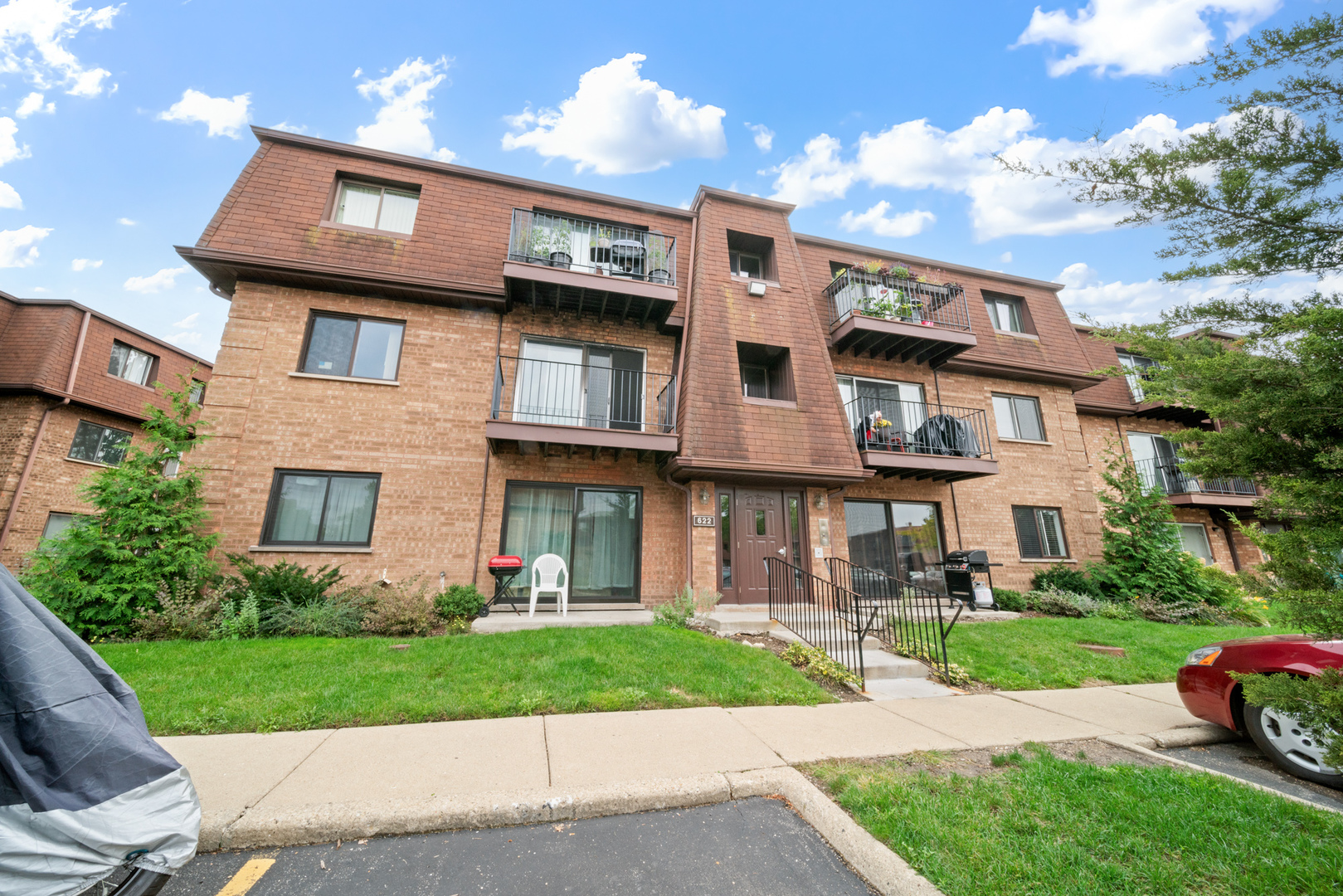 622 Cobblestone Circle, Unit C Glenview, IL 60025 - Photo 2 of 20 a front view of a house with garden