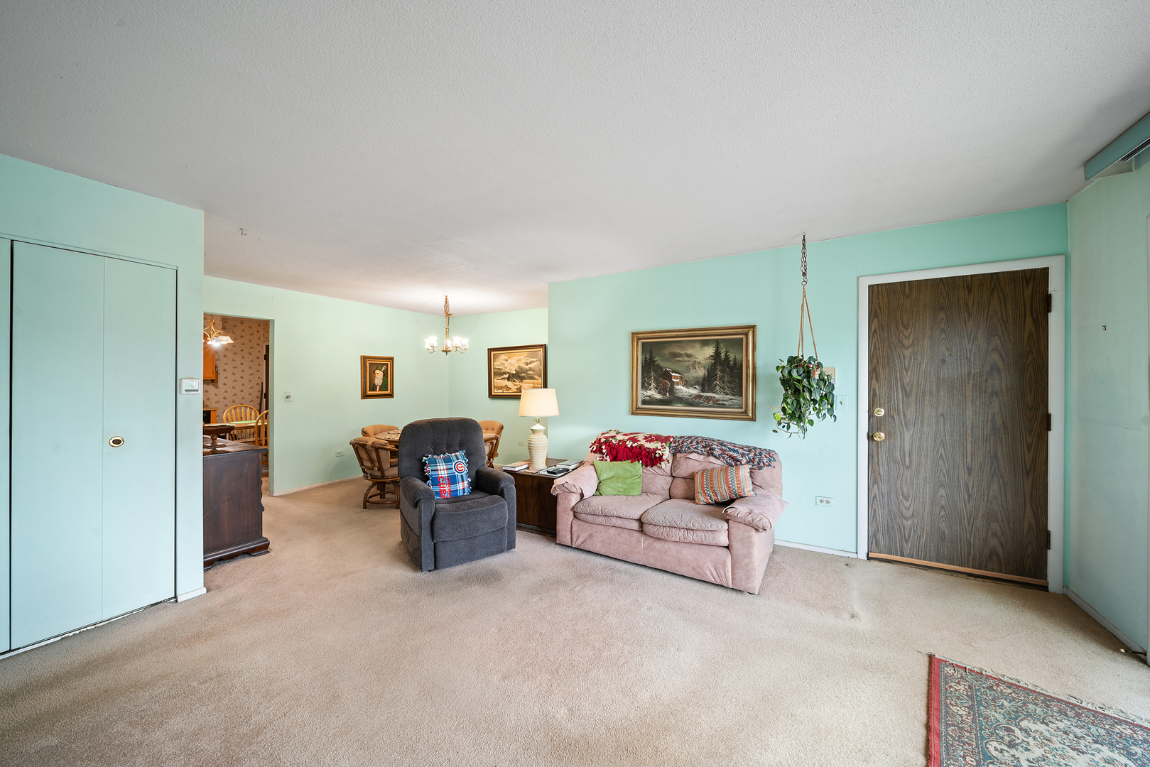 622 Cobblestone Circle, Unit C Glenview, IL 60025 - Photo 7 of 20 a view of a livingroom with furniture and couch