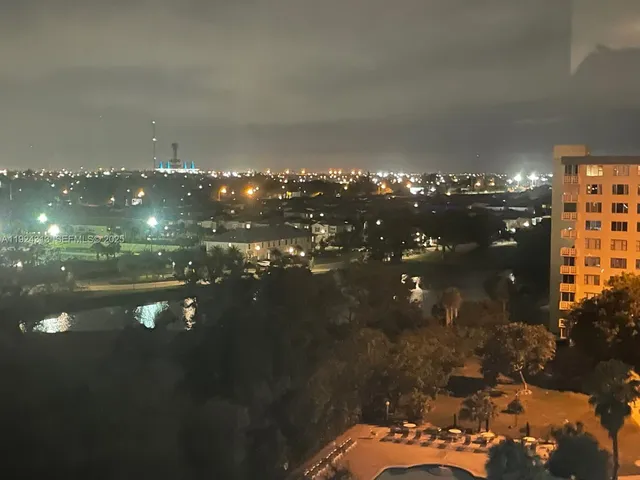 $2,300 | 4200 Hillcrest Drive, Unit 1015, Hollywood, FL 33021