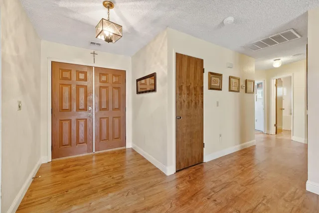 a view of livingroom with hardwood
