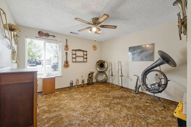 a view of a livingroom with furniture