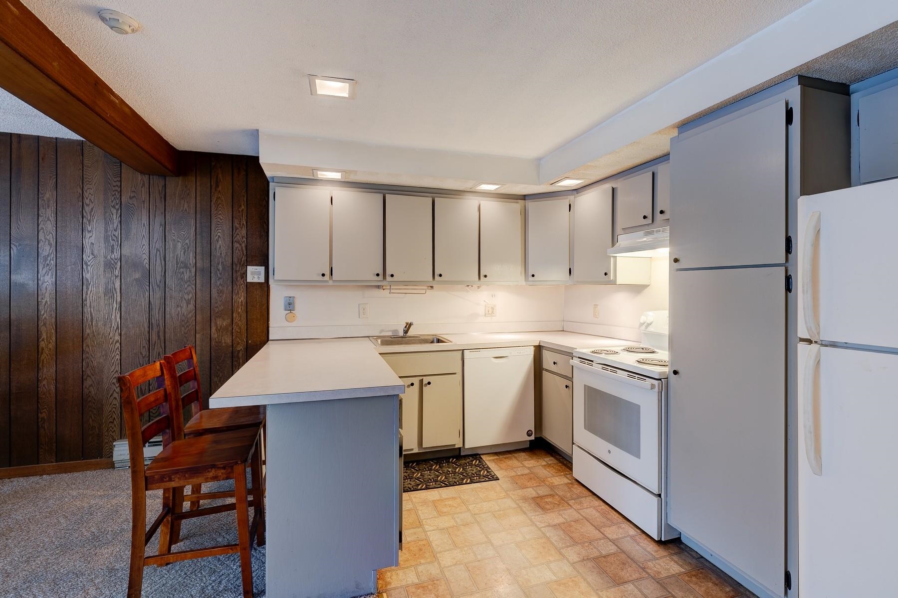 118-u 23 Gateway, Unit 23B Rutland, VT 05701 - Photo 3 of 10 Gallery Image 3