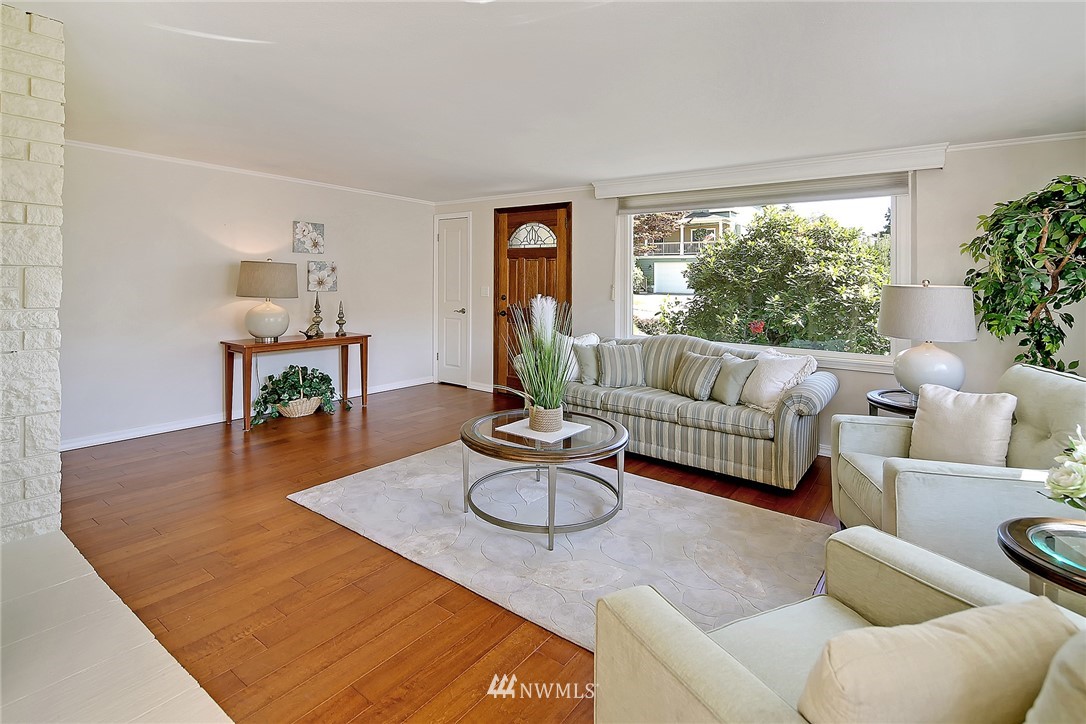 3726 Southwest Webster Street Seattle, WA 98126 - Photo 3 of 25 Gallery Image 3