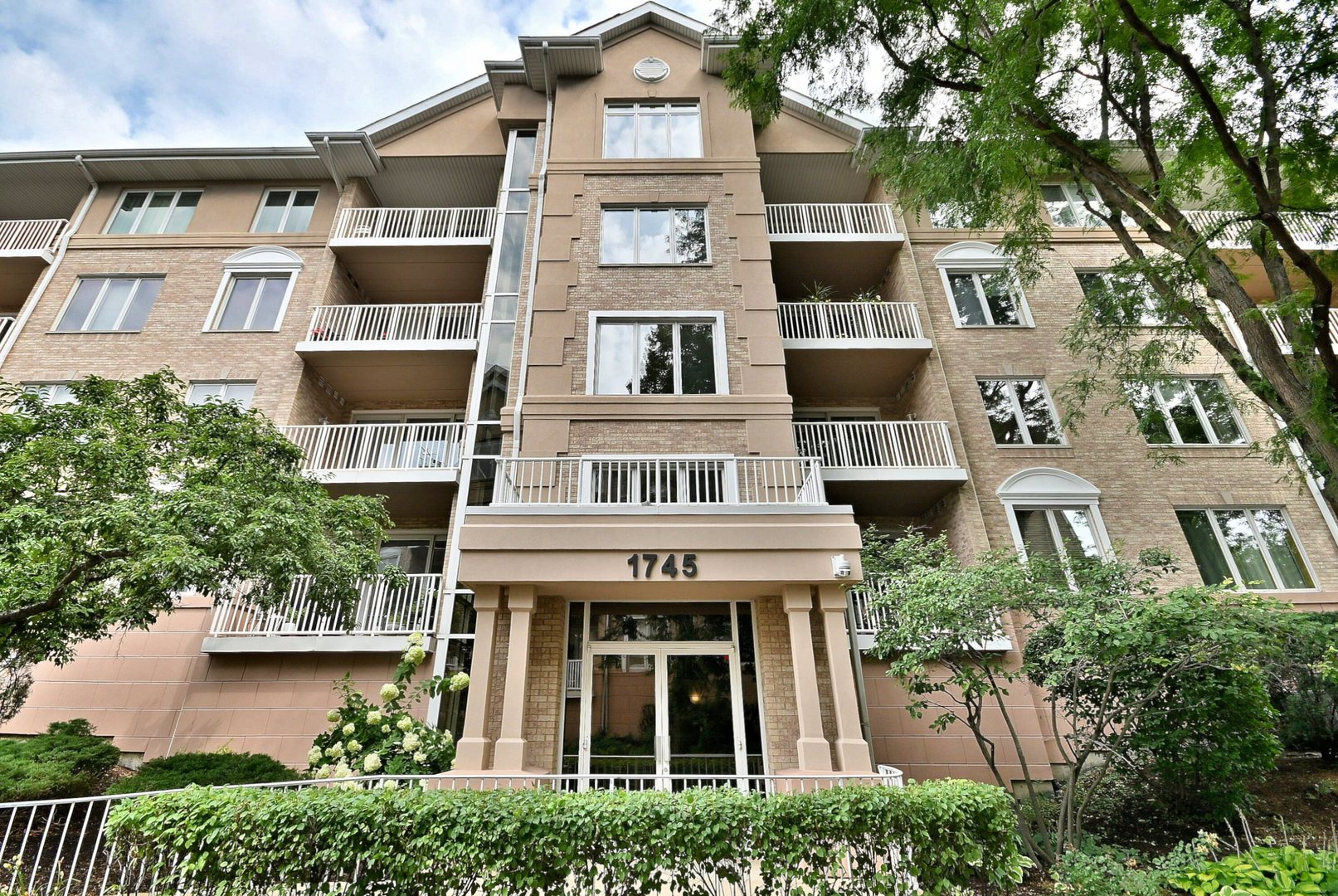 1745 Pavilion Way, Unit 502 Park Ridge, IL 60068 - Photo 1 of 1