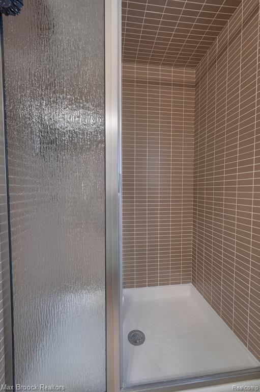 35181 Spring Hill Road Farmington Hills, MI 48331 - Photo 24 of 36