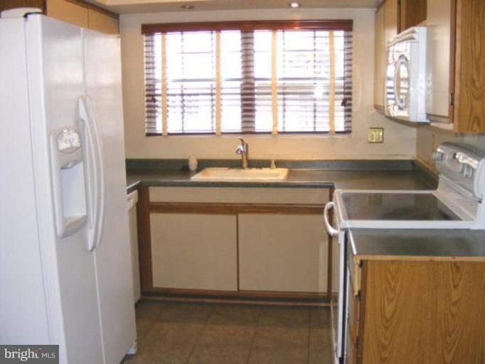 116 Fort Evans Road Southeast, Unit C Leesburg, VA 20175 - Photo 3 of 7 Kitchen