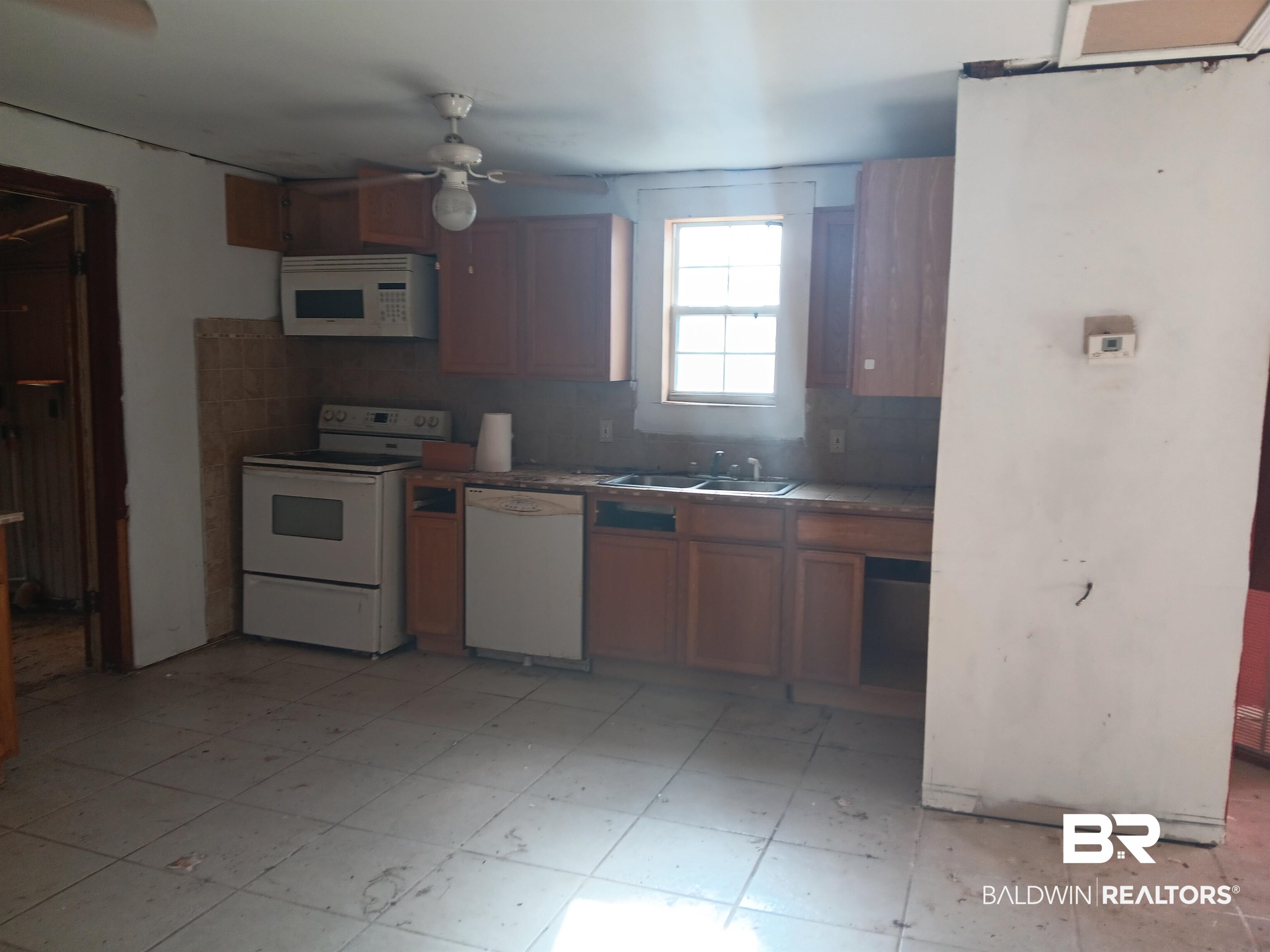 61 Katherine Street Flomaton, AL 36441 - Photo 3 of 13 Kitchen featuring tasteful backsplash, ceiling fan, sink, and white appliances