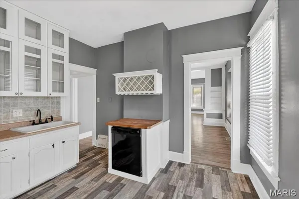 $1,400 | 221 Lebanon Avenue, Belleville, IL 62220