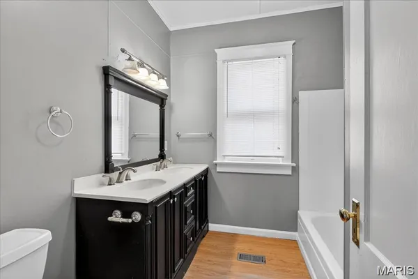 $1,400 | 221 Lebanon Avenue, Belleville, IL 62220