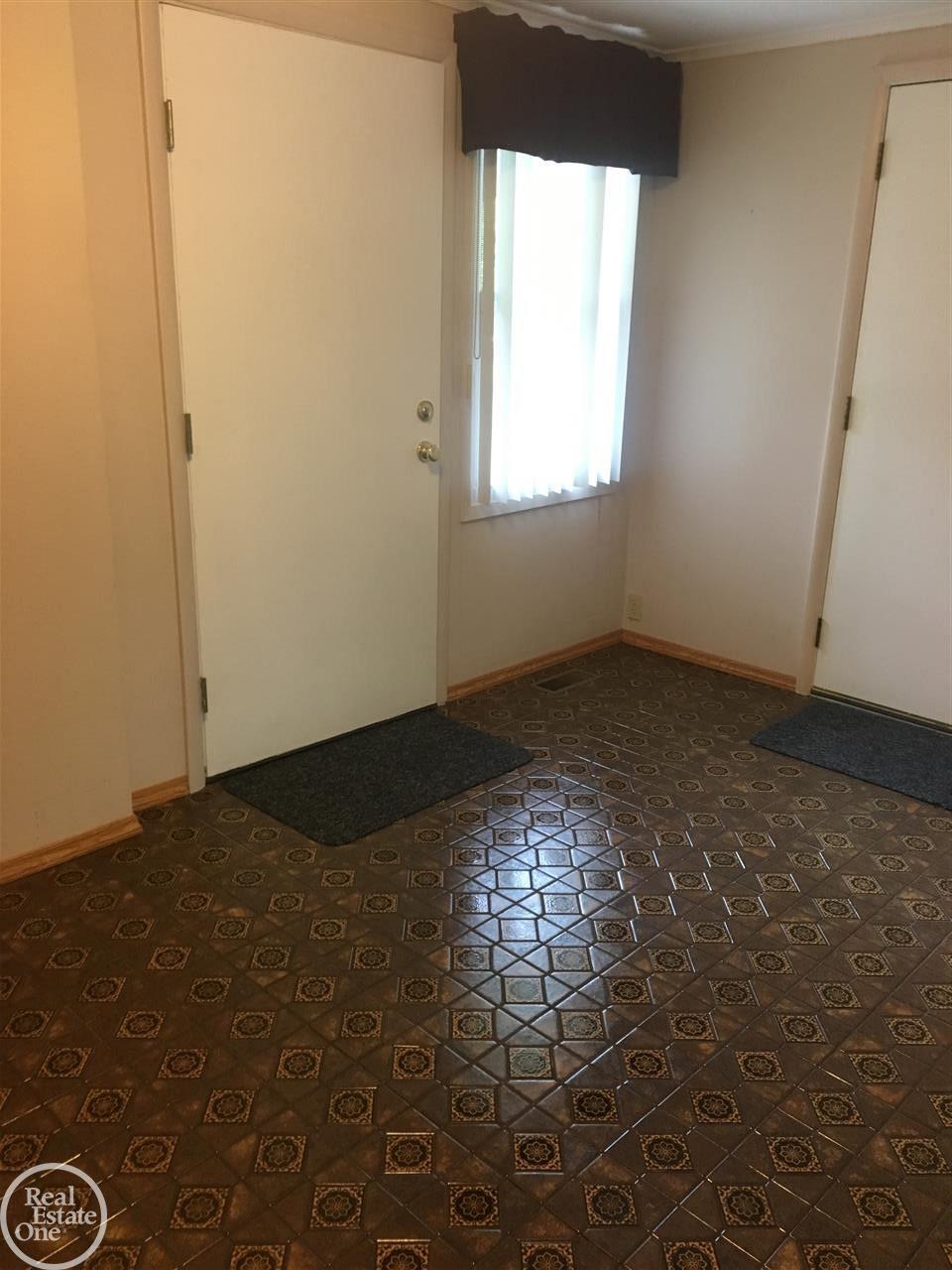 7116 Bryce Road North Street, MI 48049 - Photo 19 of 61 31381282-18.JPG