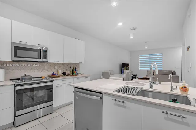 $4,400 | 4450 Northwest 83rd Street, Doral, FL 33122