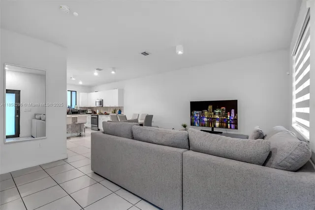 $4,400 | 4450 Northwest 83rd Street, Doral, FL 33122