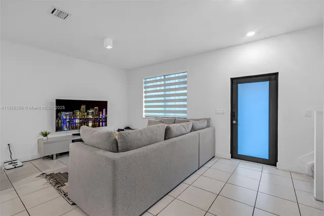 $4,400 | 4450 Northwest 83rd Street, Doral, FL 33122