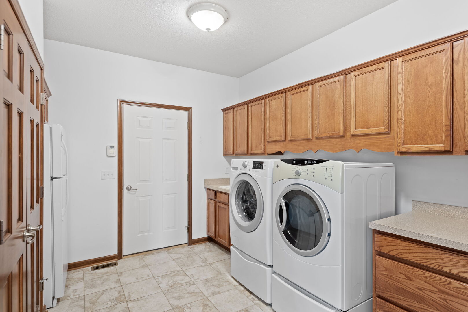 2745 South Hieland Road St. Anne, IL 60964 - Photo 22 of 31 a utility room with dryer and washer
