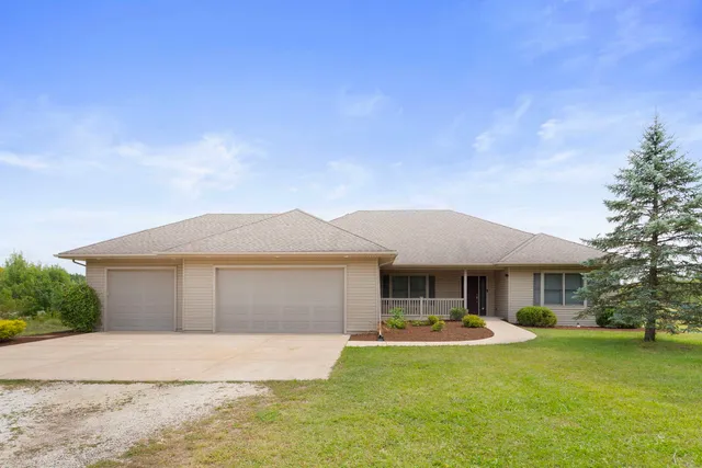 $400,000 | 2745 South Hieland Road, St. Anne, IL 60964