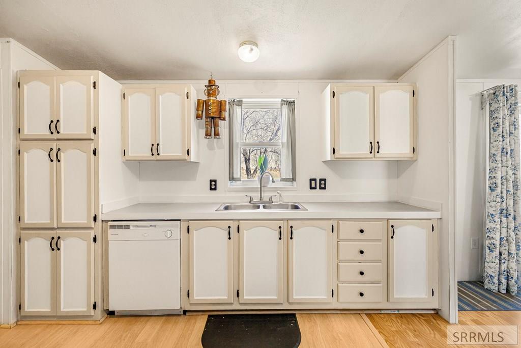 152 North 3500 East Rigby, ID 83442 - Photo 11 of 73 Kitchen