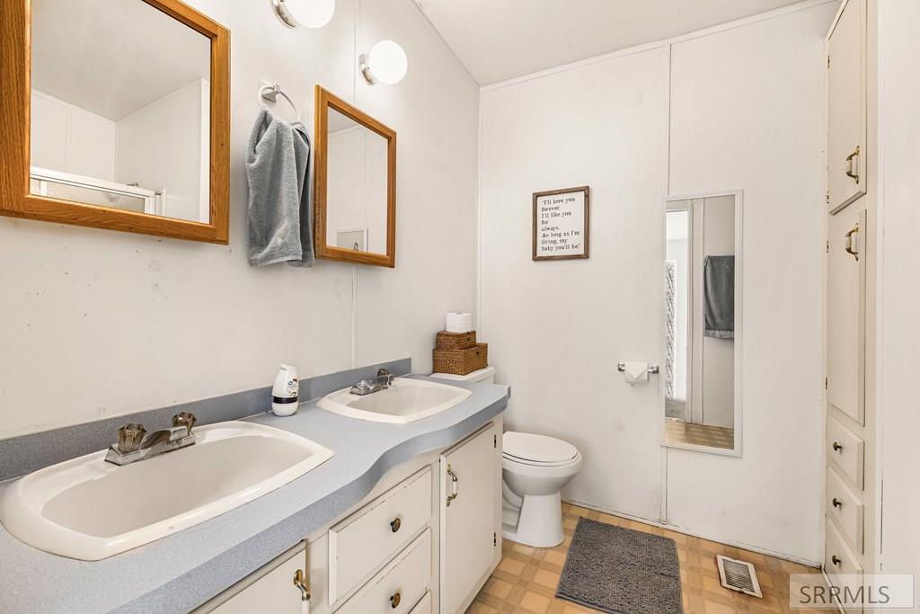 152 North 3500 East Rigby, ID 83442 - Photo 25 of 73 Master Bathroom