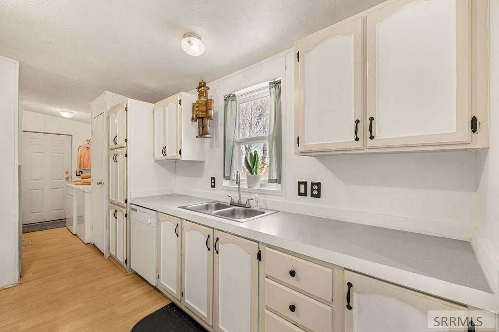 152 North 3500 East Rigby, ID 83442 - Photo 10 of 73 Kitchen