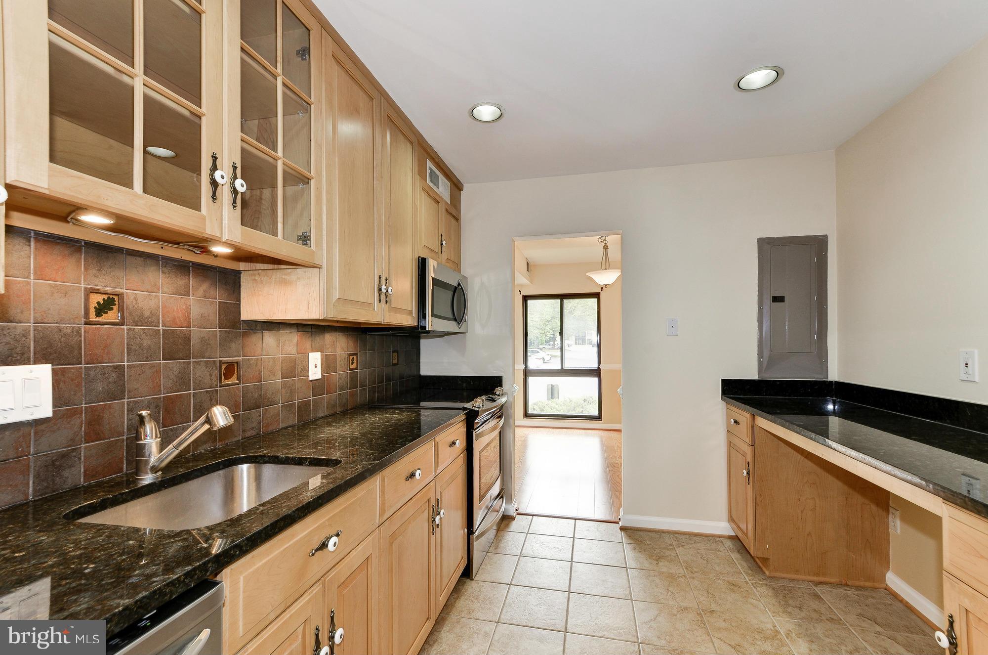12732 Veirs Mill Road, Unit 8204 Rockville, MD 20853 - Photo 9 of 24 Kitchen