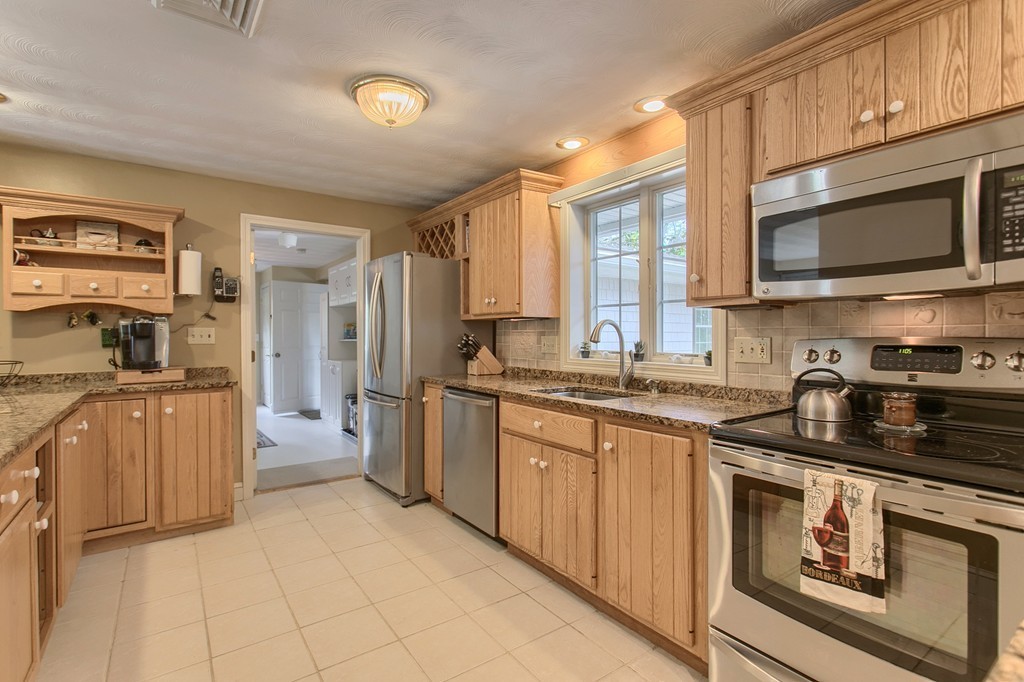 21 Wildes Road Chelmsford, MA 01824 - Photo 6 of 30 Gallery Image 6