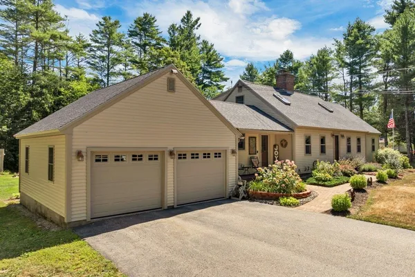 $679,000 | 212 Wentworth Road, Brookfield, NH 03872